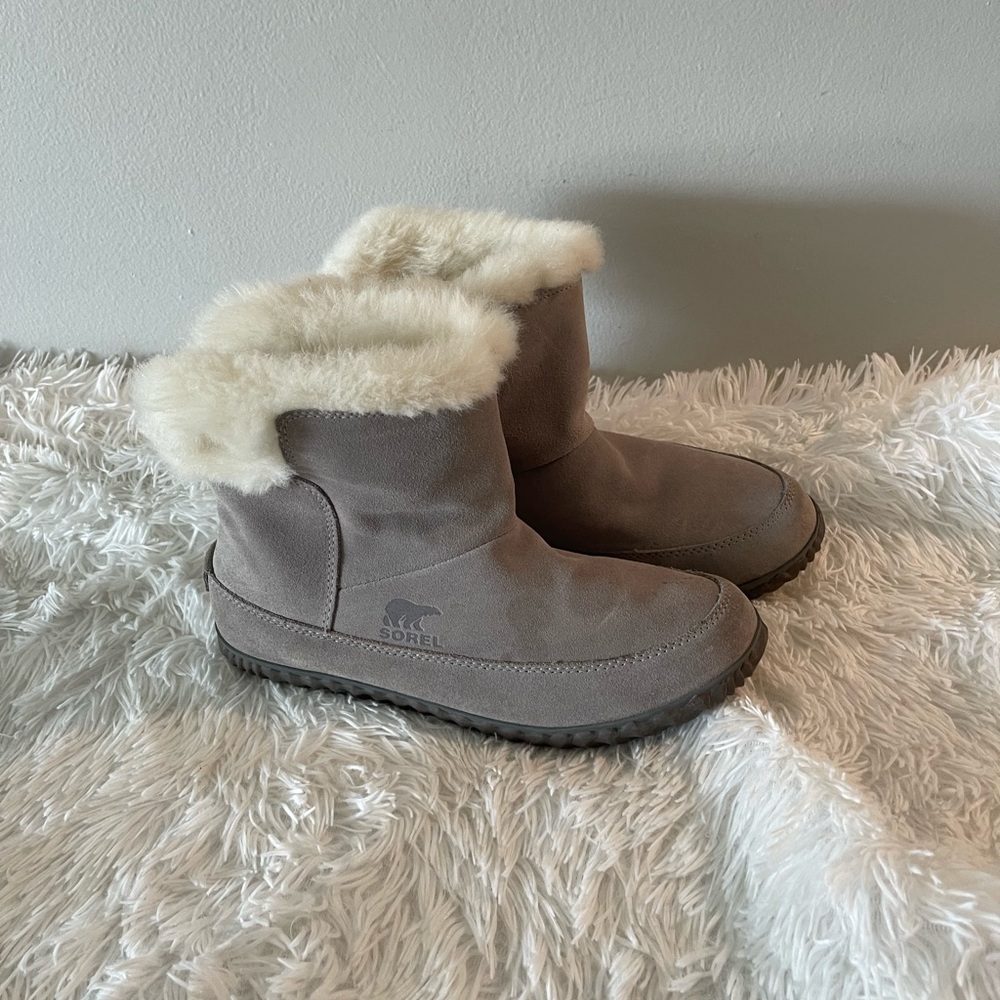Sorel Women Taupe Boots with Cream Fur Lining